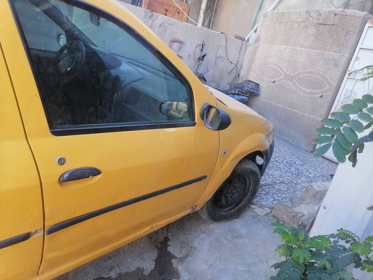 رينو لوكان م ٩ سنويه نافذه لسنه ٢٧ مكينه كير نظيفات بيها طخات وخياسات بسيطه بلهلالات كهربائياتها كامله السعر١٦ السياره بلاديه الاتصال على الرقم ***********
