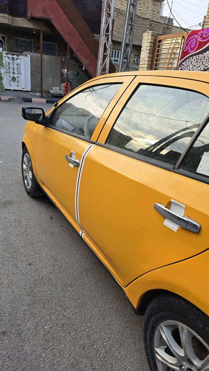 للبيع جيلي ام كي  موديل 2013 رقم ذي قار مشروع وطني تحويل ثاني سياره حلوه وجديده وجاهزه خير من الله بيها بس طخه بجاملغ الخلفي يم القبغ البانزين ومعمر الباقي بلاد مكاني بالكوت وراعيها يمي السعر 25 وبيها مجال 
***********
***********
