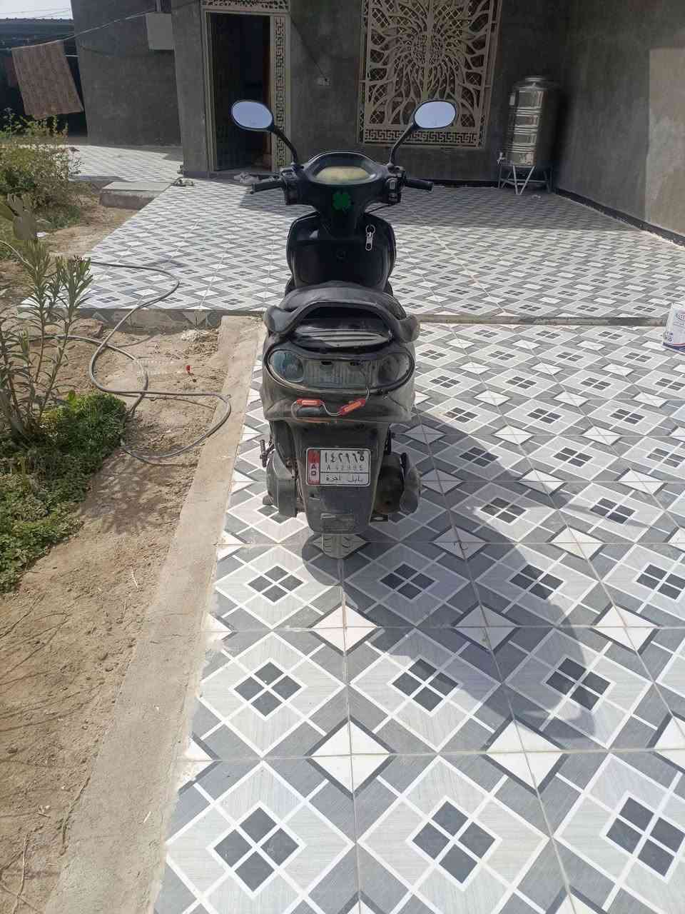 السلام عليكم دراجه دولفين للبيع كامله كله شغال تايرات نضاف لايتات أشاير كامله المكان  القاسم نقص كتف شحن وبيهه خيط بخار الشراي يجي خاص السعر 150 وبيهه مجال للشراي للأستفسار ‏‪***********‬‏
