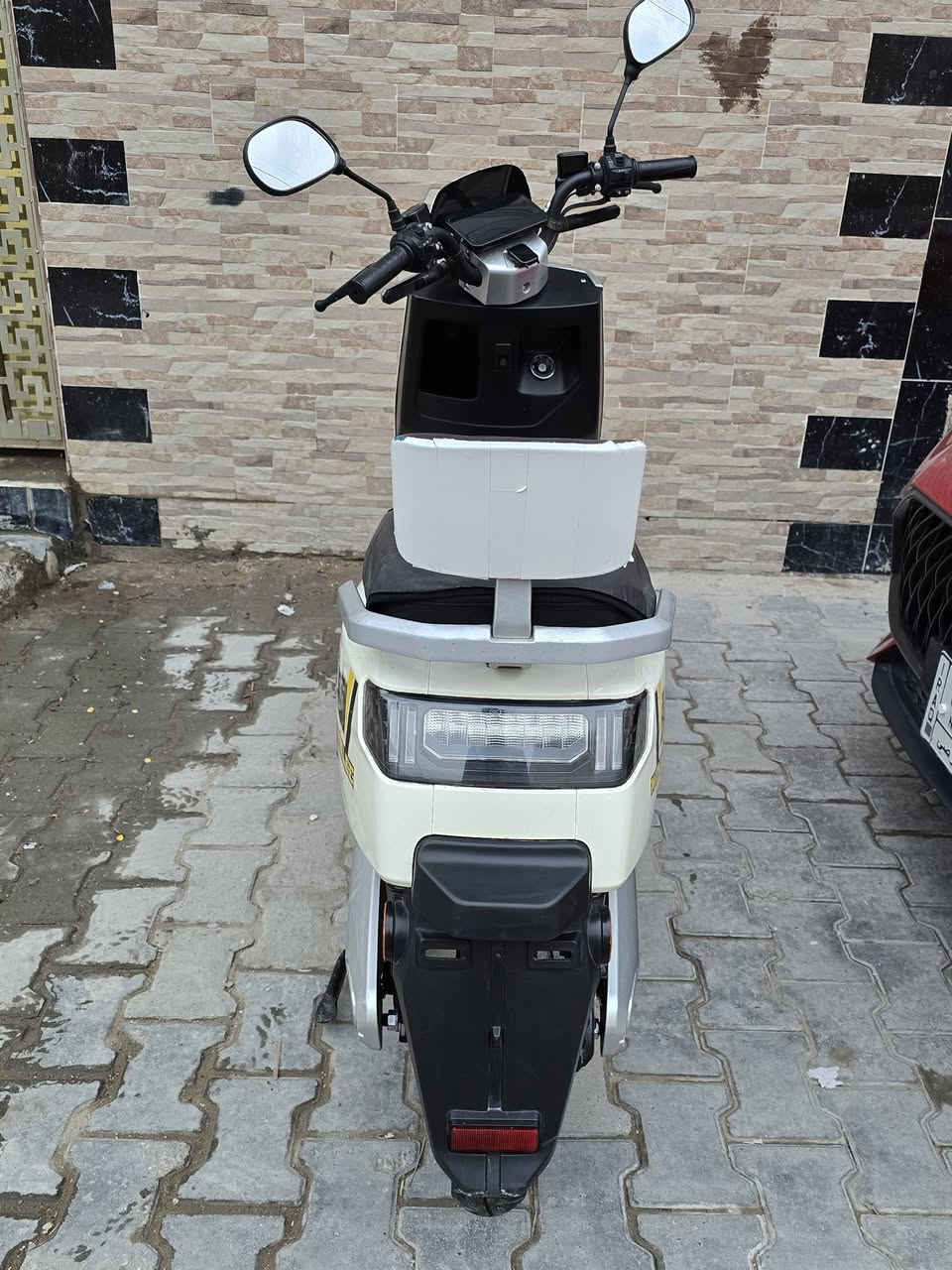 السلام عليكم دراجه شحن ليثيوم نظافه مثل موضح بالصور
3 سرعات
لايت عالي ناصي
اشاره يمين ويسار 
مثبت سرعه
بريكات دهن دسكات امامي خلفي
واي استفسار حاضر
سعر 800 وبيها مجال 
عنواني بغداد الحريه 
رقم ***********
