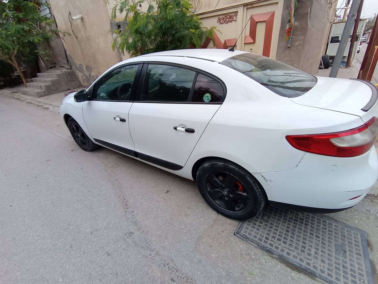 سلام عليكم رينو فلاونس 2013للبيع مكفوله فقط جاملغ جهت الصدر بي كارت صبغ باقي السياره مكفول كير محرك خير من الله كيره ميكانيك المحرك القبق الاصفر المرغوب سياره جاهزه تدفئه تبريد شغاله رقم بغداد نكليزي سنويه 2026 تنتهي بسمي السياره تحويل ثاني يوم.سعره 68 وبيه مجال بسيط ***********
