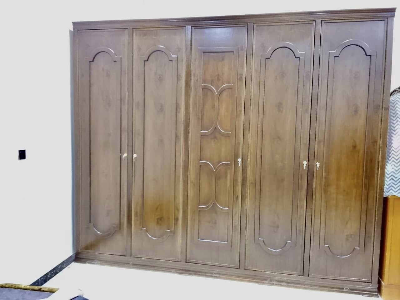 تنفيذ معمل عالم النجارة 
كنتور 5 باب تسكام ثقيل من الخشب الصاج داخل وخارج 5 ملم 

                🌏معرض ومعمل عالم النجارة🌍        
                         🪵من اعمالنا  )            🪓
    
🪚تركي نجارة 🛏  غرف نوم تركية نجارةتسكام 👩‍❤️‍💋‍👨 
ابواب تركيه 🧍غرف شبابيه🧍‍♂️🍽  مطابخ تركية نجارة🎂         
مطابخ اللمنيوم 🖼رفوف تركية نجارة🗄
🪟غرف نجارة صاج تسكام 🚪ابواب صاج 🚪       🪟چراچيب🪟        ابواب برادت                    
📝ضمان 5 سنوات  🔖   

     يوسف / ابوشمس 
☎️للاستفسار :*********** وتساب او اتصال
     ب ادارة / يوسف / ابوشمس 

🌻📲 رابط صفحة معمل عالم النجارة 👇🧭
https://www.facebook.com/black.hawk633

🧭العنوان : كوت /الخاجيه / شارع القزويني /قرب مجمع الكرار / مجاور سيد نبيل ابو الاسماك
📍الموقع 👇لوكيشن👇الخاجية
 https://maps.google.com/?
q=32.528866,45.804348
