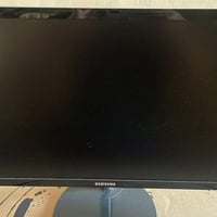 شاشة سامسونگ HDMI قياس 21مستخدمة قليل ترهم العاب و كامرات و مونيتر حاس...