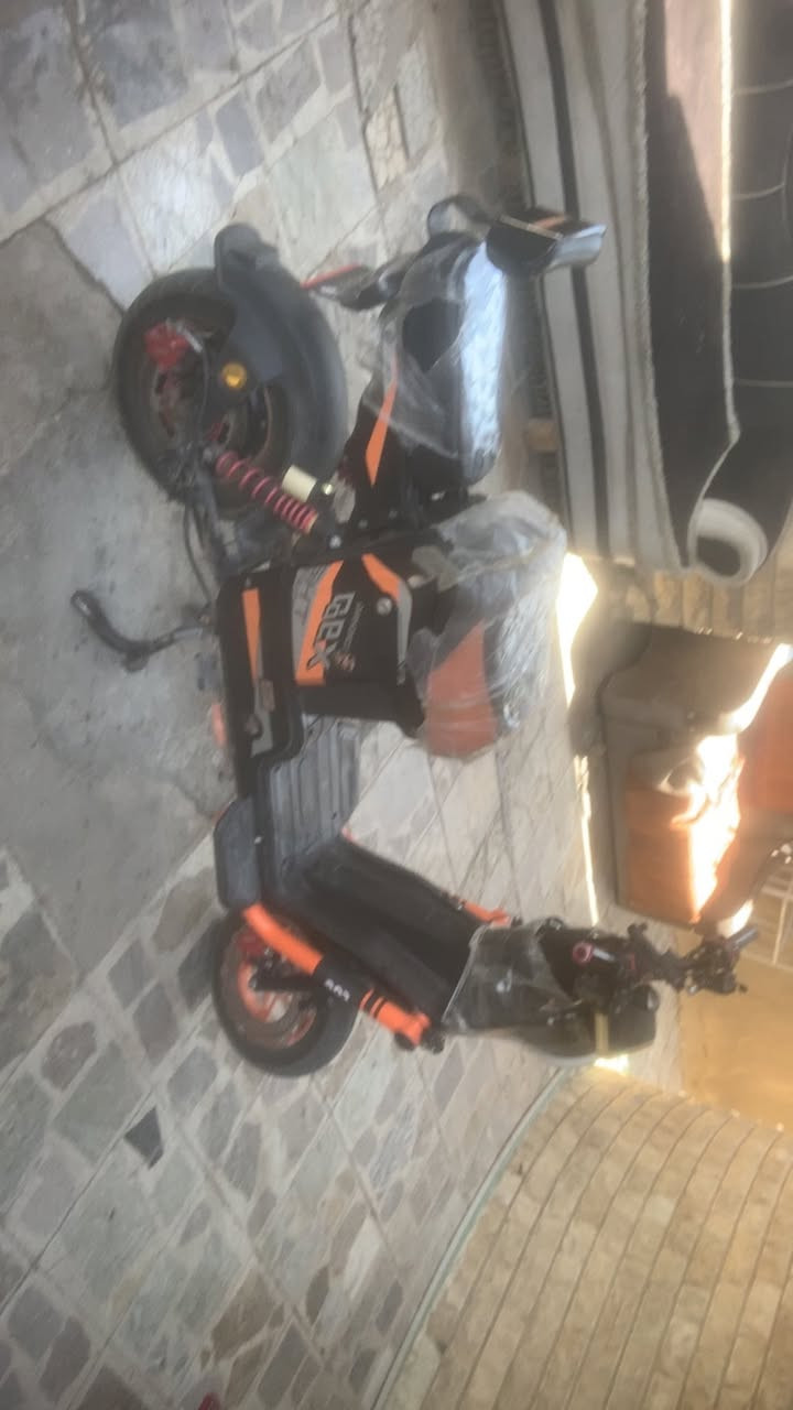 دراجة شحن x900 للبيع ب سعر مناسب جوه السوك اضمنها الك سرقة مكفولة الدراجة رايدها ب سعر 500 و بي مجال لا تكسر ب سلعتي و هي نضيفه رقم ***********
