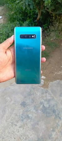 S10 بلس • ١٢٨/٨ • شاشة مستبدلة