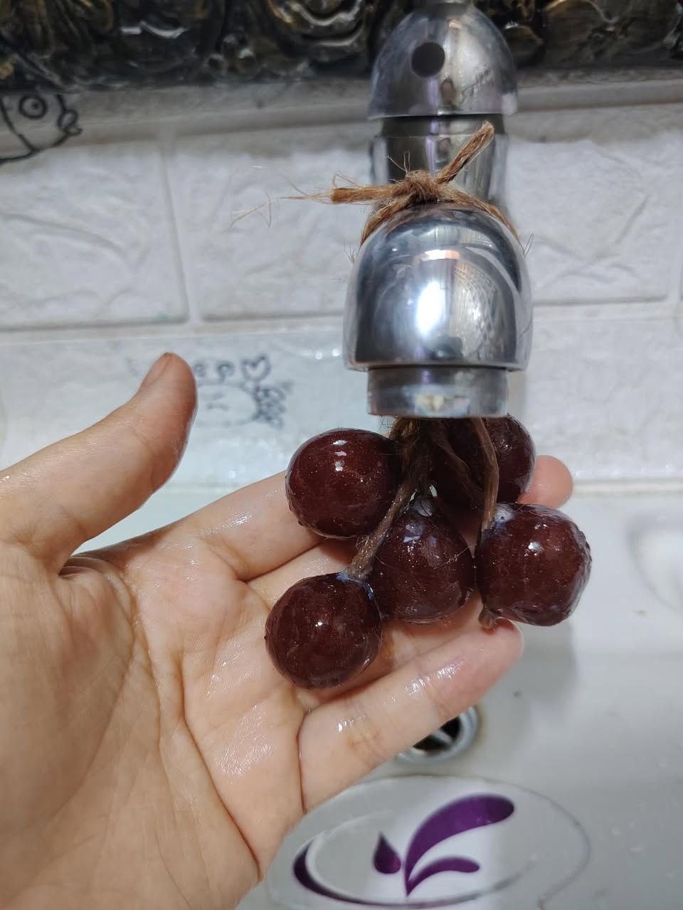 توفر الترند الكوري صابون عنقود العنب
(صابون جلسرين مغذي للبشرة )
1:عطر فواح 
٢:ديكور 
٣:يغذي ويرطب ويرمم البشرة 
يتوفر توصيل لجميع لمحافظات


**إذا كنت صاحب هذا الإعلان وتريد حذفه لأي سبب، رجاءا أرسل رسالة إلى الدعم الفني**