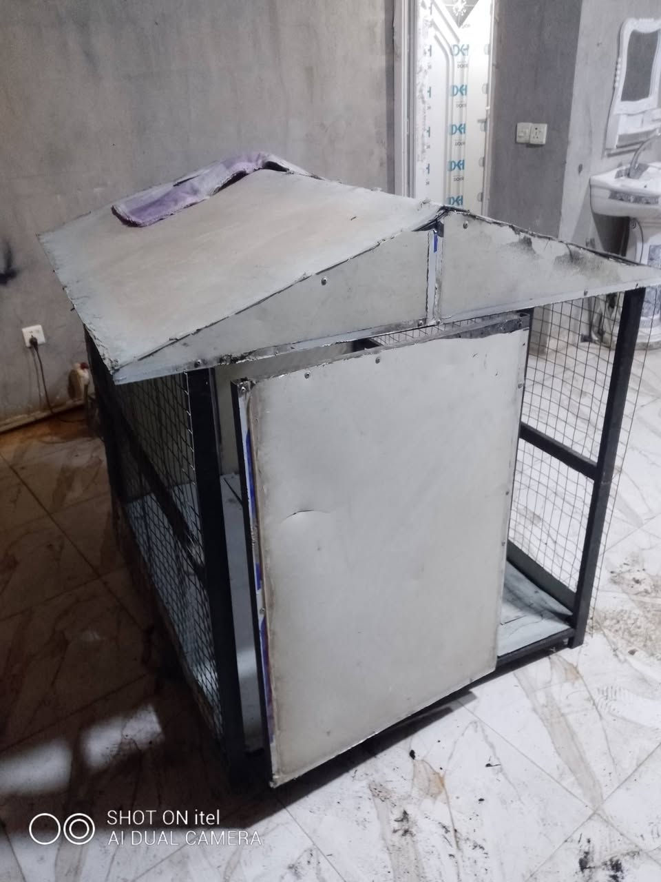 قفص للبيع ارتفاع 110 عوض 100 عمق 120 السعر 65الف و بي مجال ***********

