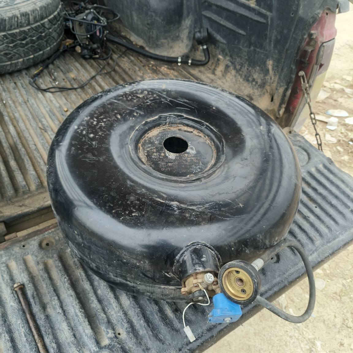 غازی ایرانی کامل وەک ئەوەی لە وێنەکان دیارە ئەوەندە شتەی لەگەڵە نرخی ١٦٠هەزارو معامەلە وەختی لێمان کردەوە ئیشی دەکرد بێ عەیب بوو شوێن هەولێر *********** اكر, نينوى
