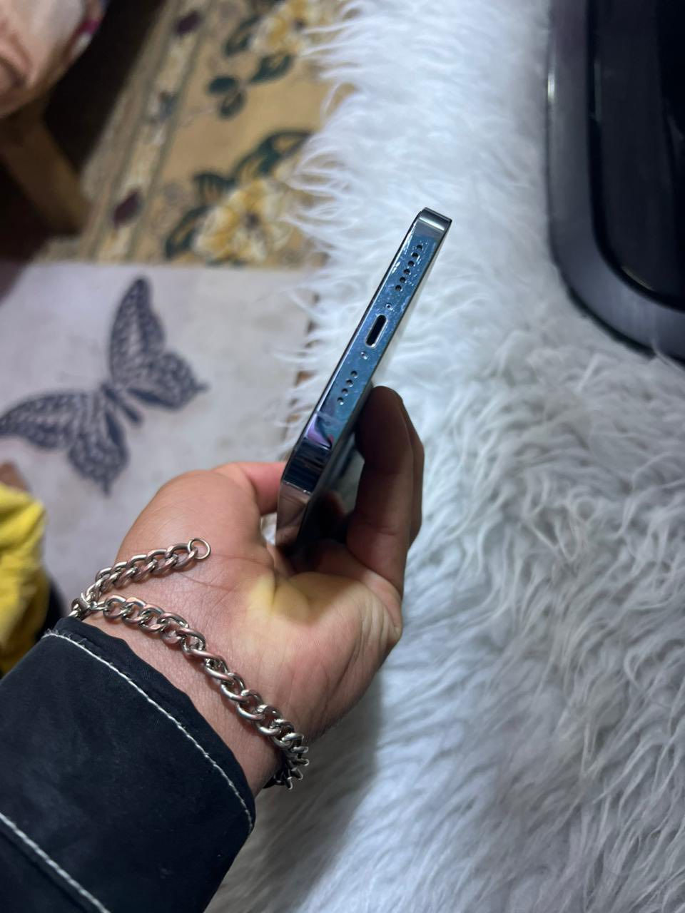 من رخصه الاونر 
السلام عليكم آيفون 13برو ماكس ذاكره 256 بطاريه 92 جهاز نضيف كفاله عامه كله شغال تجي تفحص الجهاز براحتك وتروح 
السعر (750) بي مجال حق الجيه 

رقم *********** موجود وتساب ورصيد
