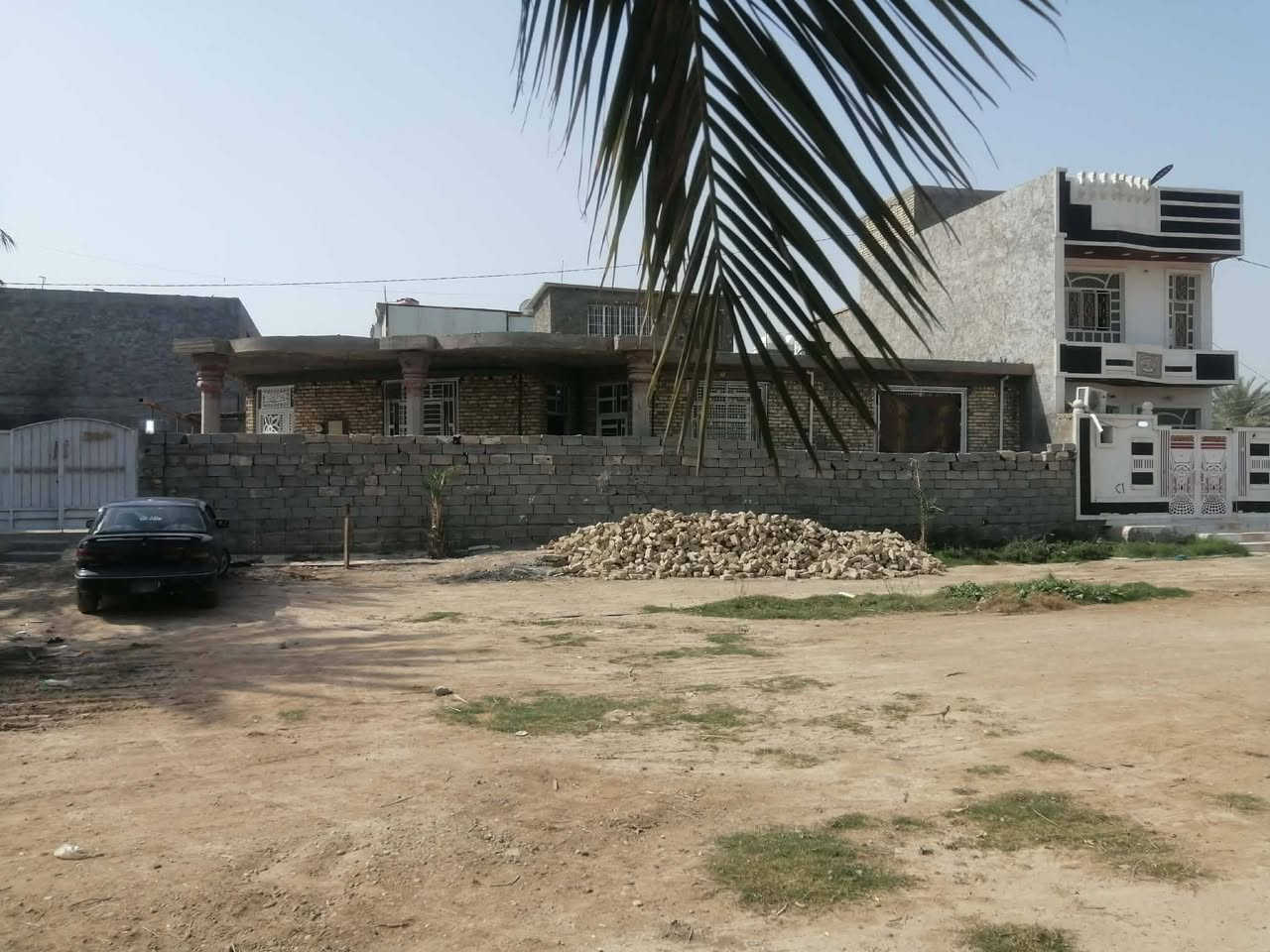 للبيع بيت في ركيه وفاضل   اخوان نزلت من سعره القديم .السعر ١٧٥وبي مجال قليل البيت من داخل كامل فول 
 نهاية شارع ٣٠ شارع المسبح
طابو ٢٥
المساحة الكلية ٤٠٥ متر.. البناء ٢٠٠.
يحتوي على
١.غرفة ٦ب٥
٢.غرفة ٥ب٥
٣.غرفة جلوس ٥ب٥
٤.حولي ٥ب٤
٥.مطبخ ٤ب٤
٦.حمام ٢ب٢.٥
٧.استقبال ٨ ب٥
***********تصال 
***********وتساب 
***********وتساب وتصال
