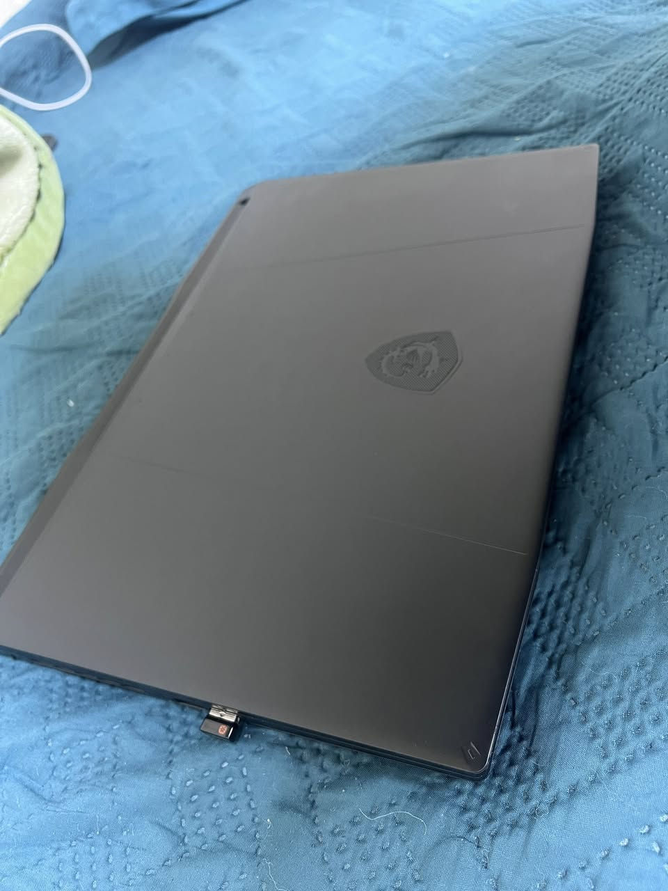 MSI Katana 15 HX
للبيع او مراوس ماك بوك m4
للبيع لابتوب MSI Katana 15 HX B14WFK-660XAE
مستخدم شهرين فقط ✨ (نظيف جداً، بدون أي خدوش أو مشاكل)

💻 المواصفات:
• المعالج: Intel Core i7 14700HX (جيل 14)
• كرت الشاشة: NVIDIA GeForce RTX 5060 8GB
• الرام: 16GB DDR5
• التخزين: 512GB SSD NVMe
• الشاشة: 15.6” FHD 144Hz
• نظام: Windows 11 Pro

مناسب جداً للألعاب الثقيلة، التصميم، البرمجة، والمونتاج 

📩 للاستفسار خاص


**إذا كنت صاحب هذا الإعلان وتريد حذفه لأي سبب، رجاءا أرسل رسالة إلى الدعم الفني**