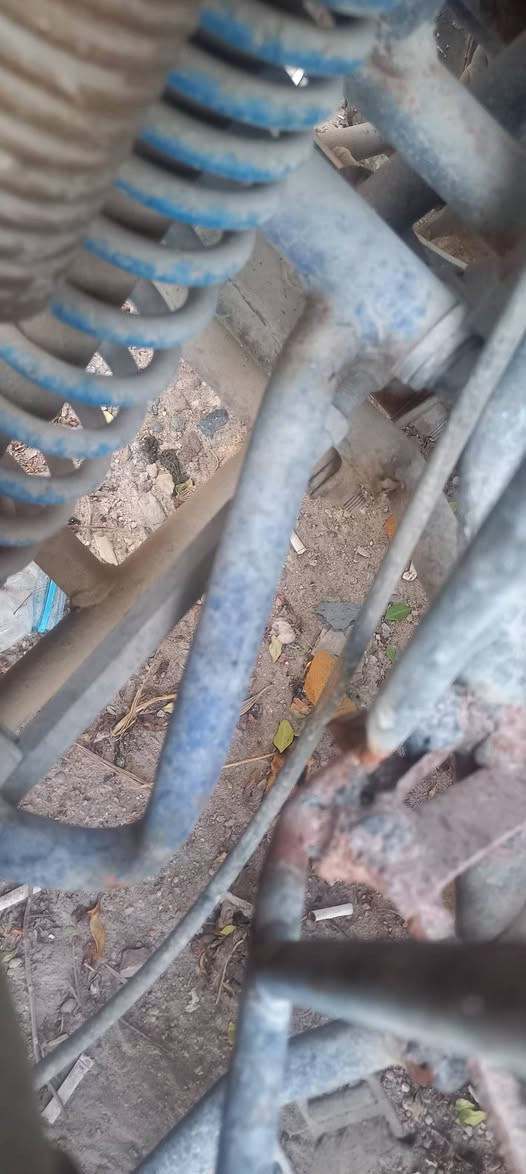 السلام عليكم دراجة لبيع فيه دعمه بس بل تاير ليسار دراجة جاهزة من كل شي ضفيرة جديده محرك جديد مامفتوح موضح فل صورة وين دعمه جدا خفيف تواصل معي على رقم *********** واتساب أو انتصال موجود فل بصرة 180 وبي مجال
