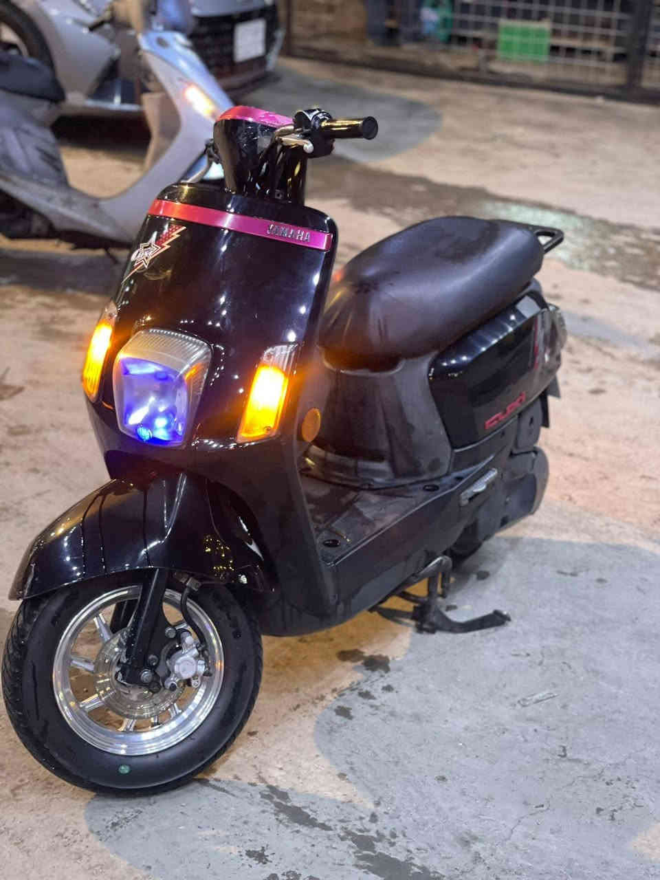 سلام عليكم دراجه البيع بوليس موديل13مصطره بحالت وكاله دراجه صالها فتره من جبتها وهاي صورها دراجه كفاله عامه مكان بغداد تصل وتساب وعله خط***********سعر نشالله يعجبك
