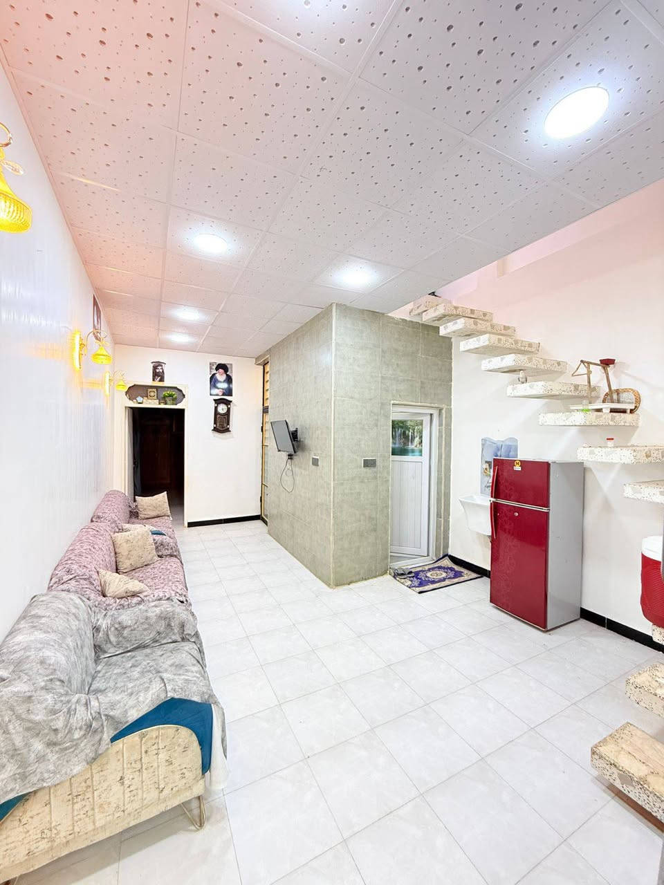 دار 100 متر 4.5 * 22.5 سند 25 
#عنوان البيت /شارع الصب  عمود 327 مقابيل مياه العتبه اسم شارع 15   وعرض الشارع 10

@مواصفات البناء
#بناء درجه اولى الاساس صب شريطي 40×60 والحمامات رفت الشيش f. f  والصب شركه البصيصي
#السقف صب كونكريت 350 شركه البصيصي كذالك الحديد f. f  وجسور مخفيه 2
#بيتونه عكاده وصب كونكريت حصيره
#بناء طابوك 
# تسيس ماء ومجاري امل الشريف
# الكهربائيات سيمس تركي درجه اولى
# لبخ ثلاثه مراحل (سمنت_جص _بورك) 
#سيراميك ارضي والجداري كله اسباني من شركه زوزك
 
تفاصيل :_
طارمه 4* 11
حديقه 3*8
مطبخ 1.8*3
صاله 4*7
حمام 1.8*1.6
غرفه 4*5
منور 1.1*1.6
بيتونه 1.8*1.6

 السعر 47 وبي مجال 
 
للستفسار الواساب ***********
