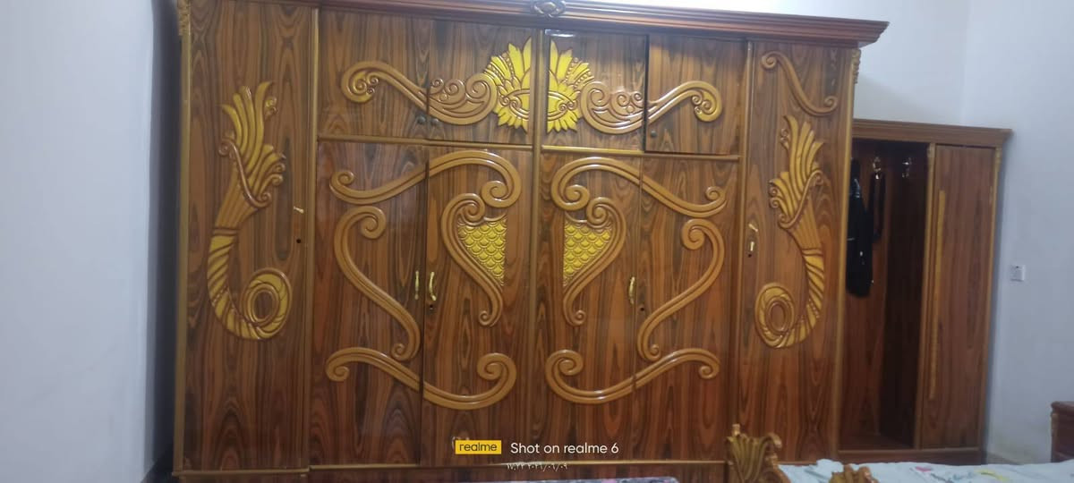 السلام عليكم اخوان توجد غرفه توج خشب ثقيل السعر 650وبيه مجال الاستفسار عن الرقم ***********العنوان الرمانه البوعبيد
