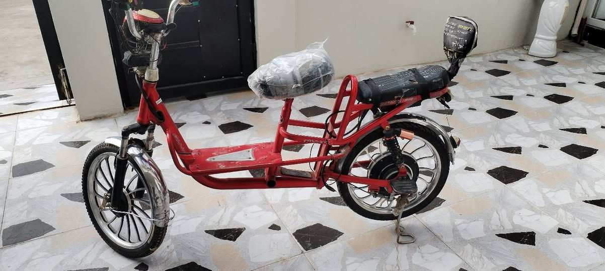 سلام عليكم بايسكل شحن للبيع اي عيب مابي فقط نقص بطاريات سعر 90 وبي مجال الشراي يجي خاص او يتصل ***********
