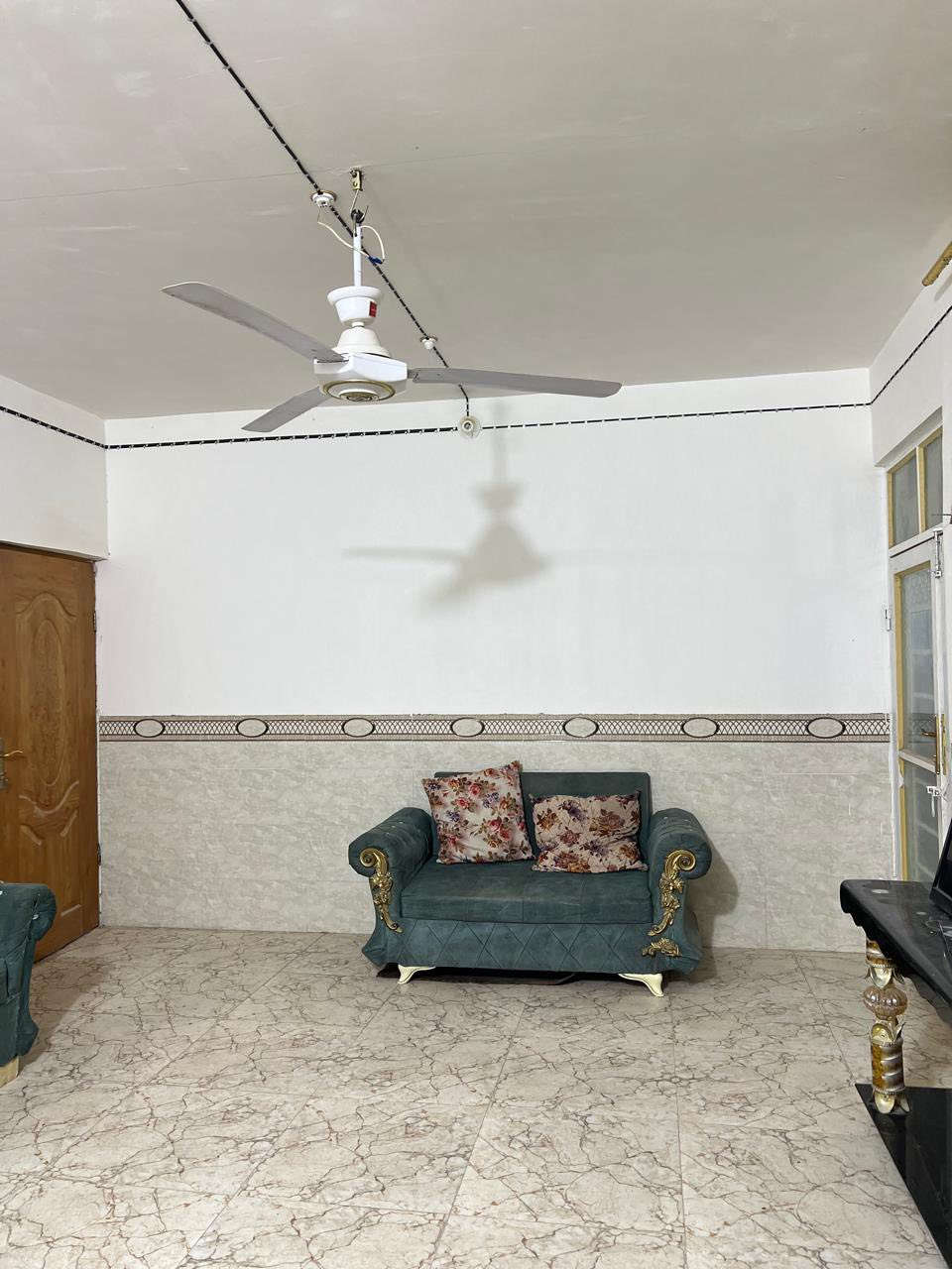 السلام عليكم بسبب الوعود الكاذبه اعيد النشر دار زراعي في السهله مقابيل مستشفى الفرات وبيت عدنان الزرفي قريب كلش على صاحب الزمان 170 متر بناء قديم فقط المطبخ والاستقبال مرمييهن ابيعلك عرصه مقابيله ساحه ب60 وبي مجال  غرفتين وصاله وستقبال ومطبخ حمامات 2 منوورعدد 2…..
غير متواجد بلفيس للاستفسار  ‭ ‭0782 966 3374‬
