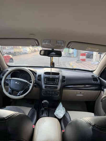 سورنتو 2013 شكل ال 15  خليجي مكفولة 
السيارة فول مواصفات عدة الفتحة
محرك 4سلندر 2400 دوش 
7 راكب + 3 قطع تبريد + كشن قلاب
مري شفط
تحكمات ستيرن 
مثبت سرعة
كير عصا
كاميرا وحدة  
تخم تايرات
رقم واسط بأسمي تحويل مباشر 
 السعر 158 وبيها مجال قليل للشراي 
مامتواجد ع الفيس 
***********
