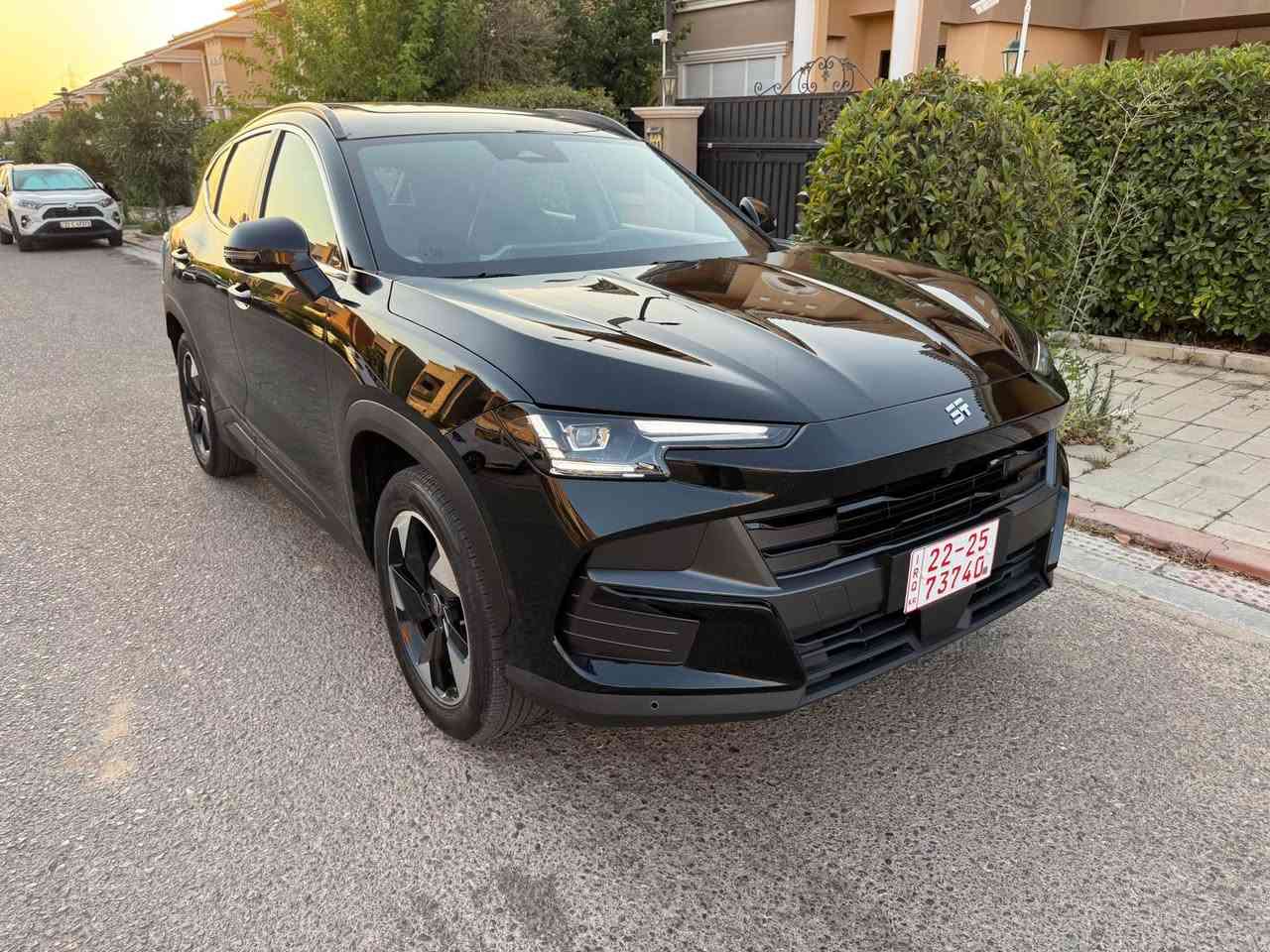 للبيع Jetour L6 PHEV Full Option موديل 2024

🔹 اللون: أسود
🔹 الممشى: 18,000 كم فقط
🔹 محرك 1.5 تيربو + Plug-in Hybrid (PHEV)
🔹 قوة النظام حوالي 360 حصان
🔹 مدى كهربائي حتى 125 كم
🔹 شحن سريع DC
🔹 فتحة سقف بانورامية
🔹 كاميرات 360°
🔹 رادار ومثبت سرعة ذكي
🔹 حساسات أمامية وخلفية
🔹 دخول وتشغيل ذكي (Smart Key)
🔹 شاشة وسطية كبيرة + عدادات رقمية
🔹 مقاعد جلد كهربائية
🔹 المقاعد الأمامية تبريد وتدفئة (Ventilated & Heated Seats)
🔹 إنارة LED كاملة

السيارة بحالة ممتازة جدًا، استخدام شخصي، نظيفة جدًا، وجاهزة للفحص بأي مركز ترغب به.

📍الموقع: أربيل

📞 للتواصل: *********** أربيل, العراق
