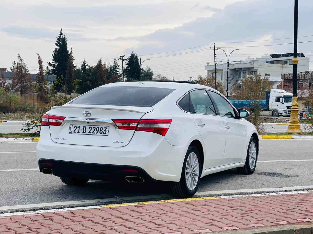 سەرەتا بەناوی خوا 
توێتا ئەڤەلۆن مۆدیل 2015 ئەمریکی فول فول بەس پەردە نیە گێڕو مەکینەو تەبریتو تەقەو ڕەقەی بە شەرت  مەکینەی نەکراوەتەوە سەیارەکە هی ماڵی خۆمەناو هی مەعرەز نیە ڕەقەمو سەنەوی تازەیە تا 2028 بەناوی خۆمانە ڕەسمی سۆنەریم داناوە دوو پارچەو پەڵەیەکی بۆیاخە سەیارەکە بێمەسرەفو پاکو خاوێنە سعری 180 مەعمەلەیەکی برایانە 
***********
***********.          ناونیشان زەڕایەن السليمانية, العراق
