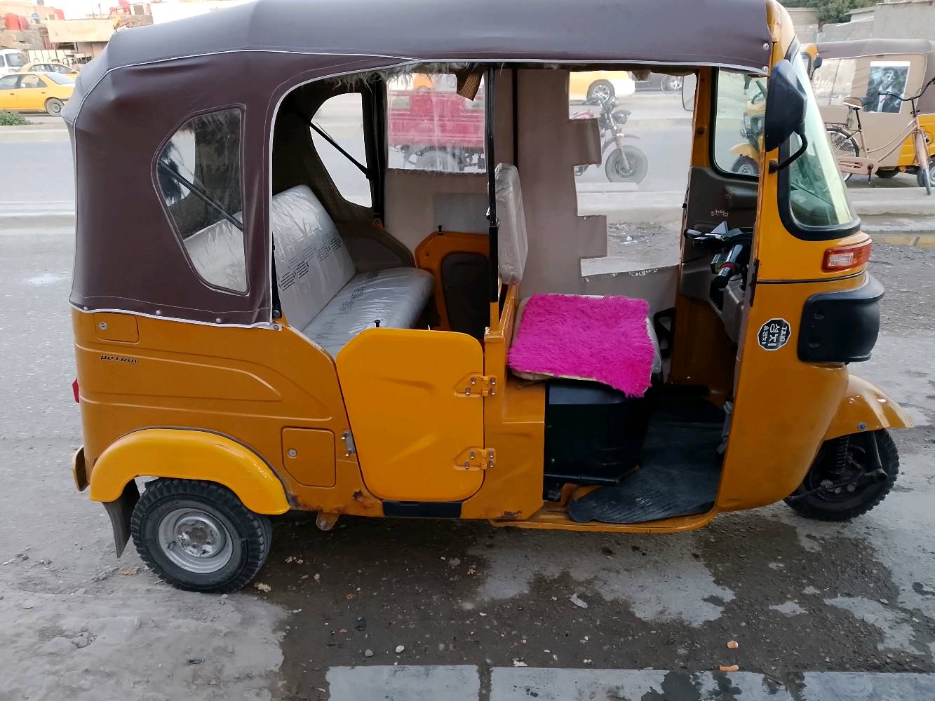 تكتك واحد وعشرين مكفوله بس مكينه مفتوحة رقم وسنويه