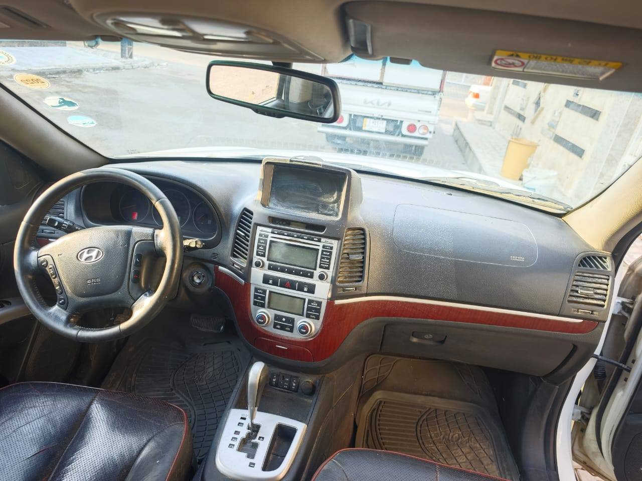 سلام عليكم من رخصه الدمن المحترم سياره سنتافي مديل 2008كاز جديده جاهزه متوئمه وحصه كاز وين ماكان سعر 55 وبيهه مجال للستفسار اتصال ***********
