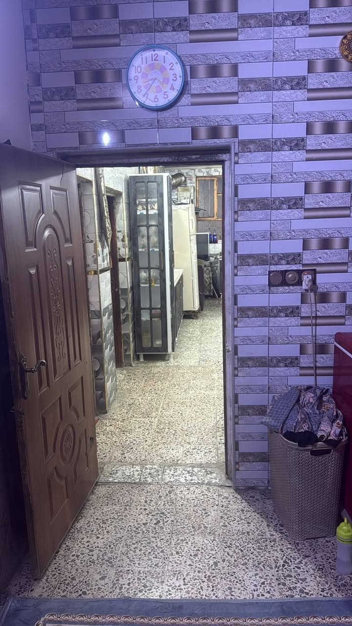 بيت للبيع مساحة 144 متر قطاع 45 شارع الفلاح خلف جامع الشيخ حاجم مقابيله حديقه السعر 310 مليون عكادة نظيف بناء 2017 يتكون من استقبال كبير ومطبخ كبير وغرفتين جوه وغرفه فوك وسطحين للاستفسار 
‏‪***********‬‏
‏‪***********‬‏
