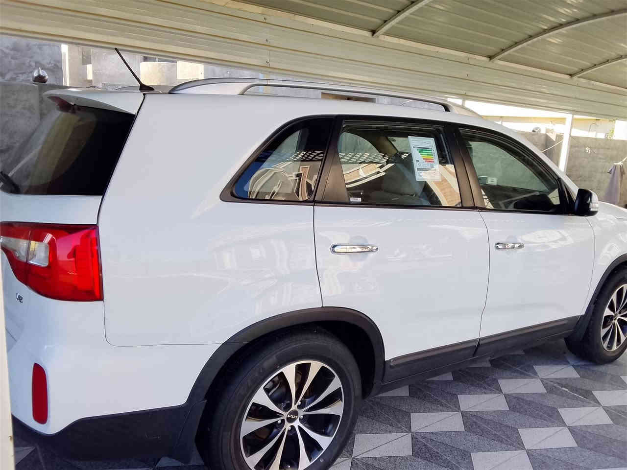 السلام عليكم اخوان سورينتو للبيع موديل 2013 خليجي  رقم انبار دولي   سياره شرط كفاله لا حادث ولا غير بيها فقط ربع البنيد صبغ اثر شخوط
محرك 6 سلندر 
7 راكب
 حساسات اماميه
 مريء شفط 
حساسات خلفيه
 بونرامه فول تحكم ستيرن
 ثلاث قطع تبريد 
كشانه كهربائي
 صدر امامي خلفي شرط على وضع الشركه
 تخم تاير جديد 
مكرك وكير شرط كفاله
سياره جديده ع وضع الشركه مناقصه اي شي شرط 
تحويل مباشر 
السعر 177 وبيها مجال 
أي استفسار أكثر اتصل 
***********
***********
العنوان الانبار الرمادي
