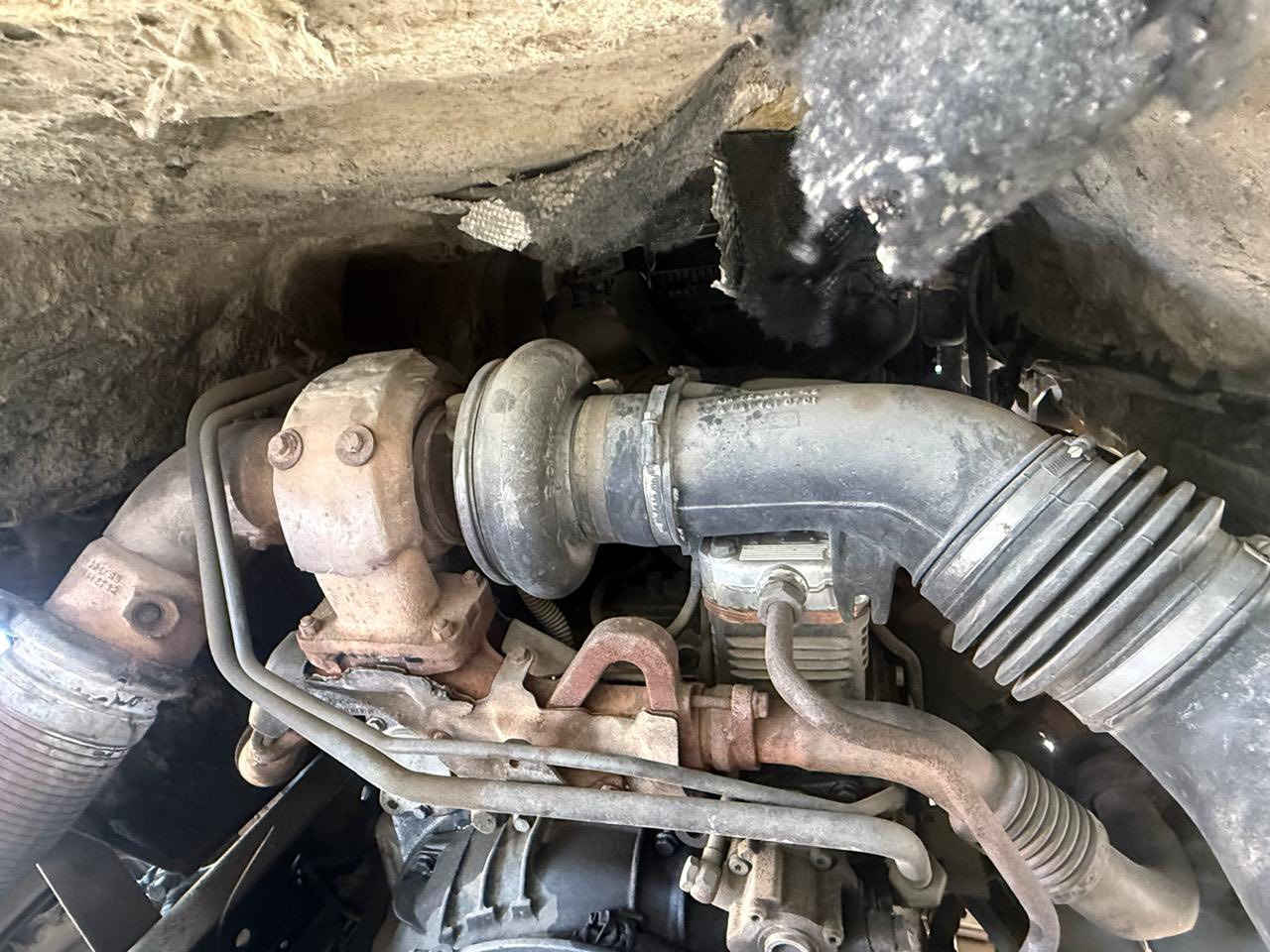 سلام عليكم 
للبيع اكتروس ميكا 2002 تبريد رتايدر محرك دمعة جديد تخم تاير راس و عربانة شاصي مكفول من الجكة عربانة اربع محاور كرونة المانيا فول جانال سيارة جاهزة للعمل 
ملاحظة السيارة بدون اظبارة 
للاستفسار : ***********
