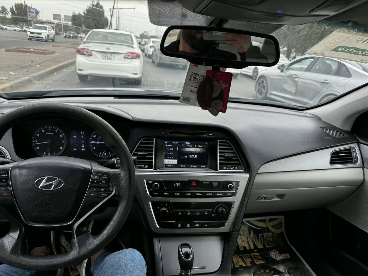 سلام وعليكم للبيع سوناتا 2017ماشيه 68 بيهه صبغ البنيد وجاملغ الخلفي جاهزه بدون اي نقص ***********
