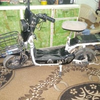 دراجة كهربائية • نظيفة • بطاريات زينة