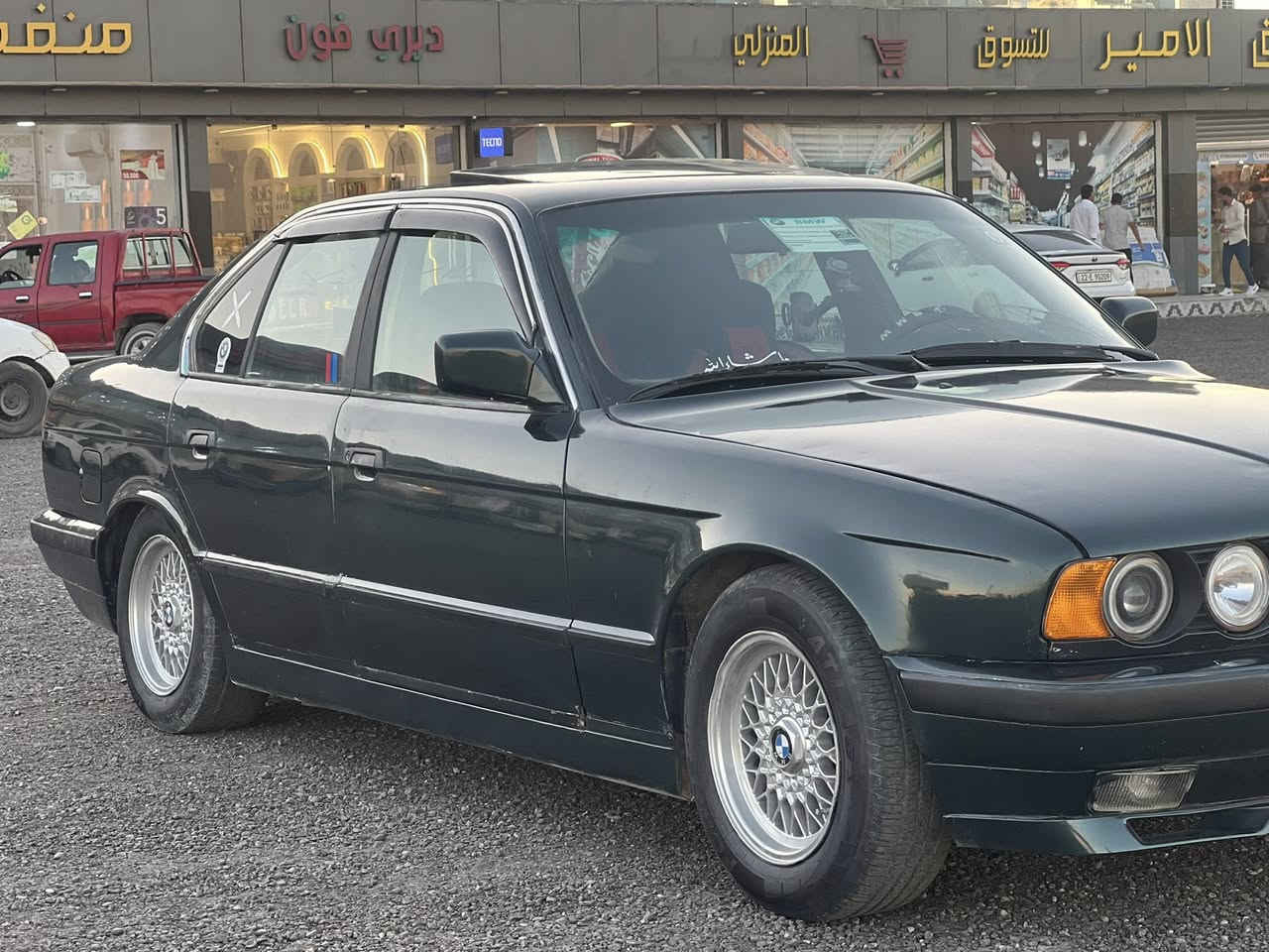 بي ام 525 مسكر
موديل 90 
بدون حادث مصبوغة جمالية 
صدر جديد 
بيها خيط بخار
5 ويل خلية
تحويل ثاني يوم
السعر 52$ 
مكان السيارة سامراء
***********
