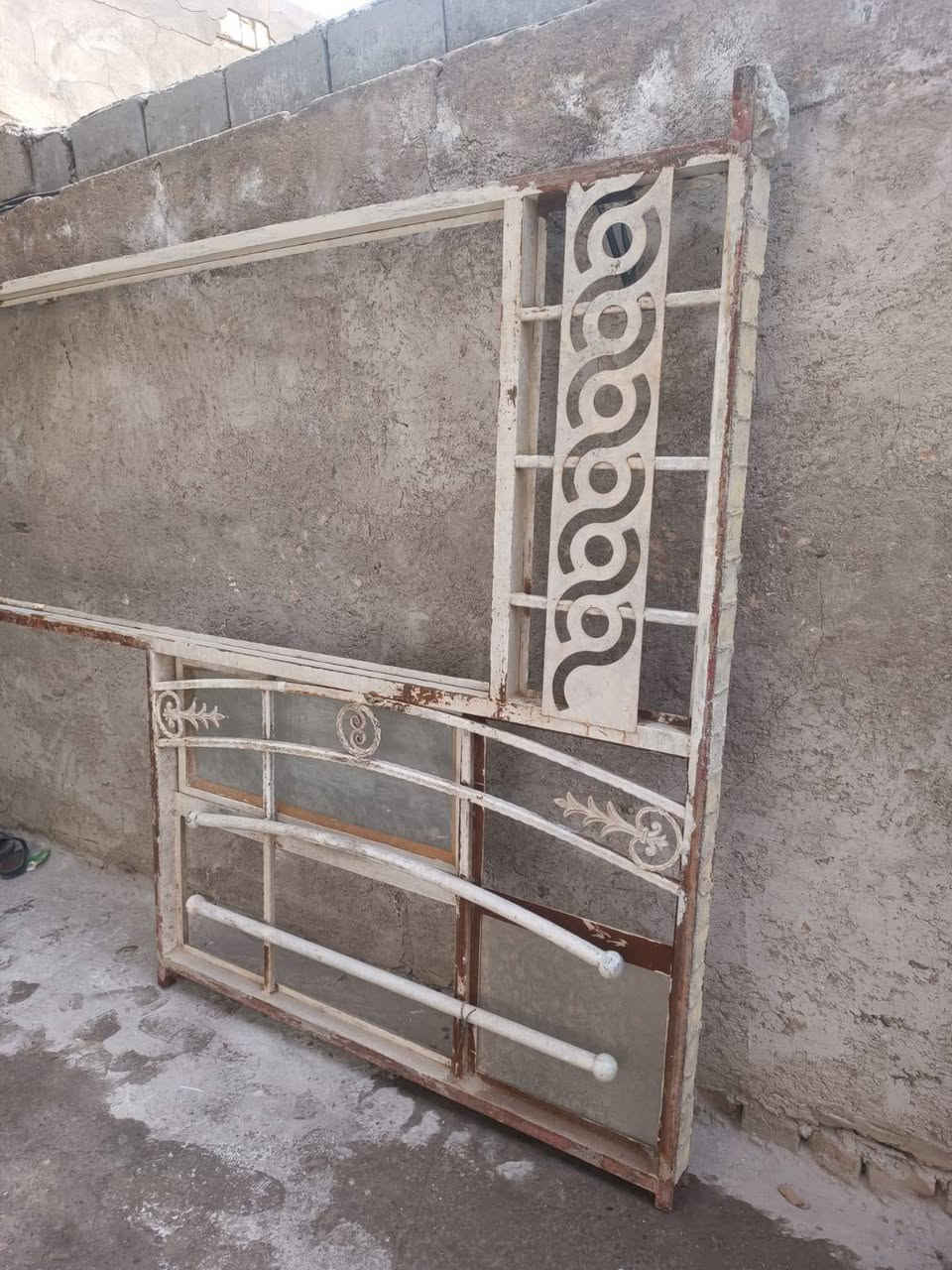 السلام عليكم شبابيج نضيفات للبيع مكاني الكوفة السعر 225 وبيهن مجال رقم الموبايل ***********
