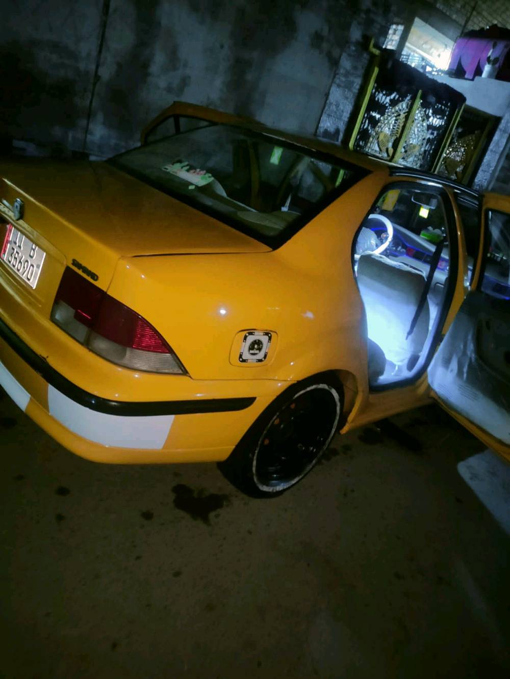 سياره نضيفه ومكينه جديده السياره خير من الله بس بنيد تعبان وباب الصدر بي شويه خياس