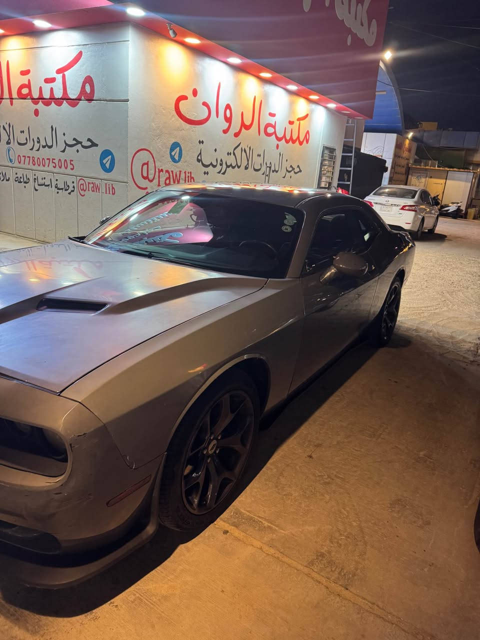 جالنجر 2017 sxt لون اسمنتي شاشة كبيرة فتحة سقف ماشية 99 الف ميل  رقم اربيل شرط التحويل بيهة جاملغ جهة السايق وبنيد والجاملغ جهة الراكب بس الحافة واكو رصعات بسيطة مبينة بالفيديو العنوان بغداد زيونة *********** السعر 140 وبيهة مجال بسيط بغداد, العراق
