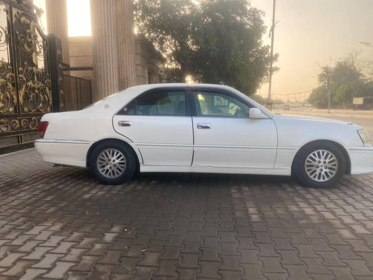 رقم صاحب السياره. *********** 
 جنون ادوات موديل 2002 كصه دخول جديد حداديه جديده باتري جديد تايرات جدد محرك D4 الصغير منضومه زنون جديدن ادامه كامله للمكينه مرايت شفط كهرباء تبريد خير من الله مكاني البصره مركز السعر 38 ورقه وبيها مجال للطيبين.
