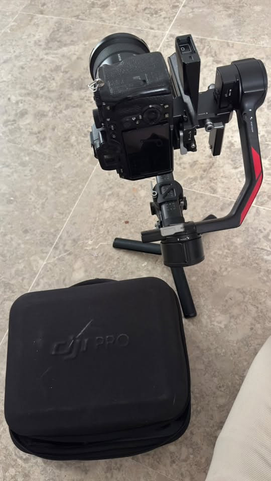 Ronin dji 4 pro compo
الغني عن التعريف ولكل صناع المحتوى والمصورين المحترفين الجهاز نظيف جداً وأخو الجديد (كامل كل الملحقات الأساسية والكومبو)

مميزات الجهاز والملحقات المتوفرة:

الحالة: 
ممتازة وشغال 100% بدون أي مشاكل أو عيوب 

الملحقات كاملة: 
تشمل حقيبة الحمل الأصلية من DJI PRO 

نسخة الكومبو (Combo): 
تحتوي على منظومة الإرسال RavenEye ومحرك الفوكس (Focus Motor) وكافة الكيبلات والملحقات والأذرع الإضافية وهي لا تزال بأكياسها الأصلية ولم تُفتح بعد

الشاشة والتحكم: 
شاشة اللمس والأزرار بحالة الوكالة ونظيفة جداً

السعر:
1,150,000 دينار عراقي (مليون ومية وخمسين ألف)
مع العلم سعر الجديد 1,400,000 دينار عراقي 

العنوان الموصل يوجد توصيل لكافة العراق
رقم الهاتف ***********
متواجد واتساب فقط
