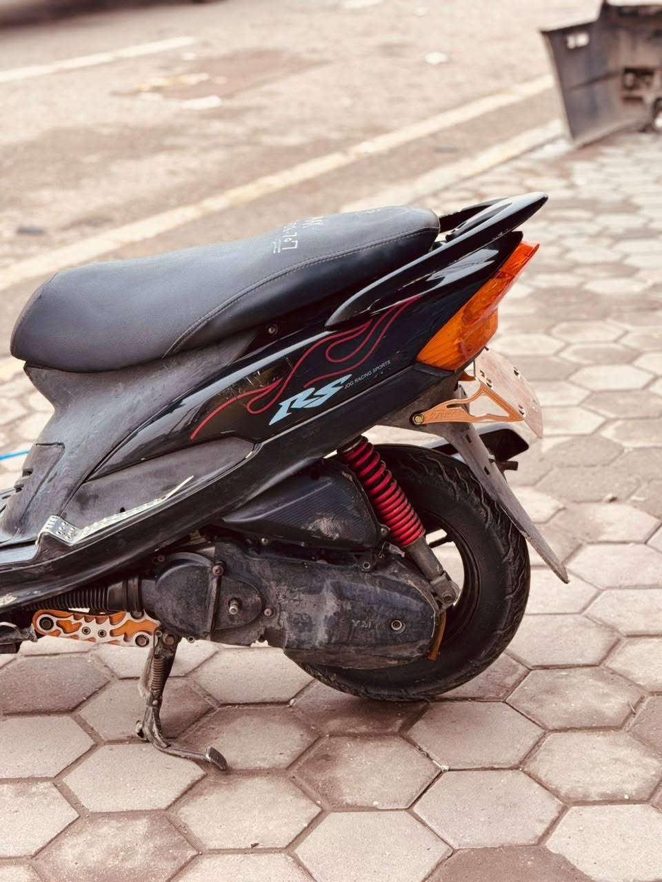 سلام عليكم 🤍
دراجه ماكس للبيع عليه تزويد صدر كدام كامل +شيال مكينه + قطره +قبق افلاوين 
مكاني واسط قضاء الحي 
الرقم ***********
