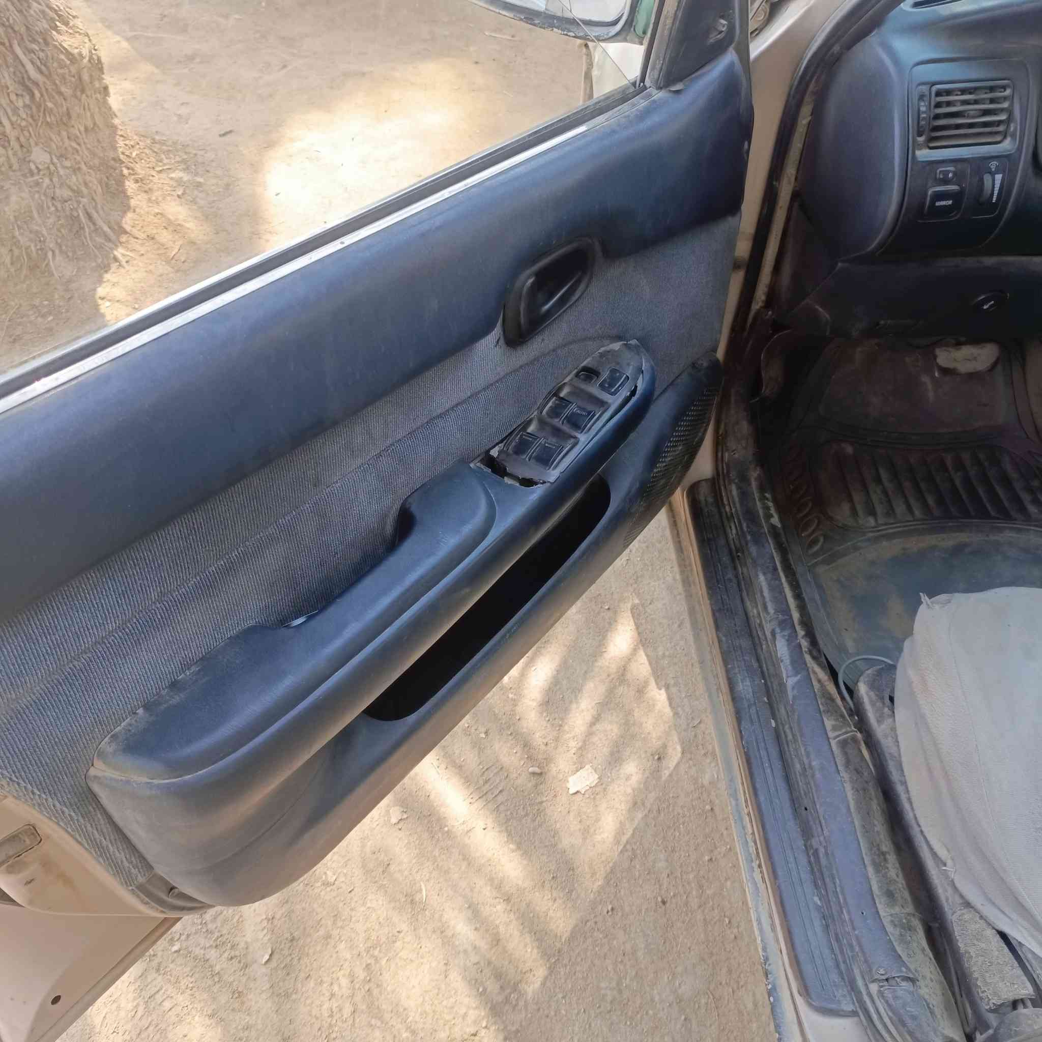 السلام عليكم كورله البيع موديل 97بسمي سياره حلوه سنويه الغايه 27المكان نجف كوفه عباسيه السعر 30وببها مجال قليل.***********
