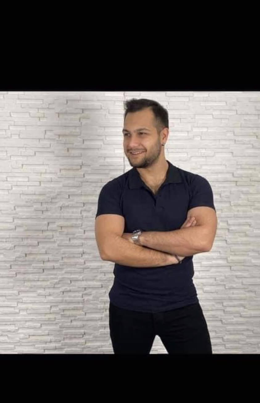 سلام عليكم شلعة تيشيرت رجالي شبابي سيري نظامي قياسات كامله الوان اسود نيلي حبري كميه 2000 قطعه تقريبا سعر القطعه 1500الف ونص قفل ماتلكه هيج سعر حته بالصين
واتساب  ***********
