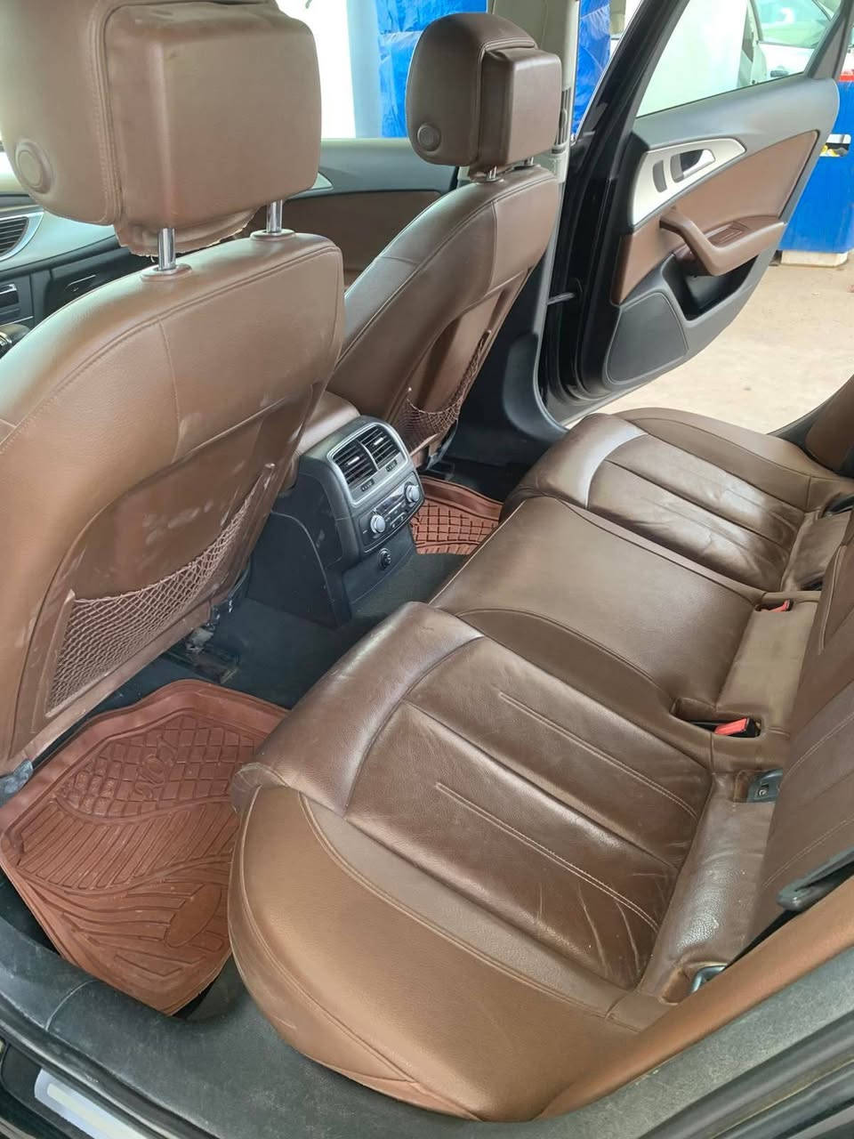 ئۆدی A6 بۆفرۆشتن مۆدیل 2014ڕەنگی ڕەش ٤پستنی تۆڕبۆ  سەیارەکە قەپات مواسەفاتە تەنها سلایت نییە دووسویجە خەلیجیە سفری شەریکە حەیدەرە تەنها یەک بست سەر لایتی سەکن سبووغە بەبێ داخیلی ۱٤٨ هەزاری حەقیقی ڕۆشتوە تازە ٤تایەی بۆسەتراوە هێشتا سەنەوی بەسەر نەچووە تەنها قەپاغ مەکینەی کراوەتەوە بەڵام بێ عەیبە هەمووشتی بەشەرت سەیارەکە ماڵی دۆستە یەک دینار مەسروفی تێدانیە و سەیارەکە لە هەولێرە سعری ۱۱٥ وەرەقەو مەجالێکی کەم *********** ژمارەی خاوەنی أربيل, العراق
