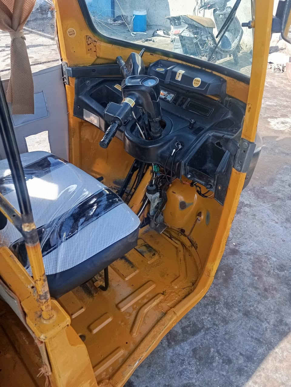 سلام عليكم تكتك موديل 19شهر 2كبل لشارع اوراق 7تكتك كل نقص مابيهه السعر 3العنوان بغداد المحموديه  الرقم ***********
