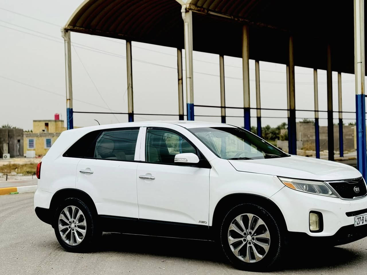 السلام عليكم كيا سورنتو 2015 بيهه جاملغ وبنيد السياره جديده رقم ذيقار الدولي بأسمي سنويه 29 السياره جديده كير  مكينه حداديه تبريد كله شرط 
المكان السماوه المركز للاستفسار ***********
السعر 127 وبيهه مجال بيع مستعجل
