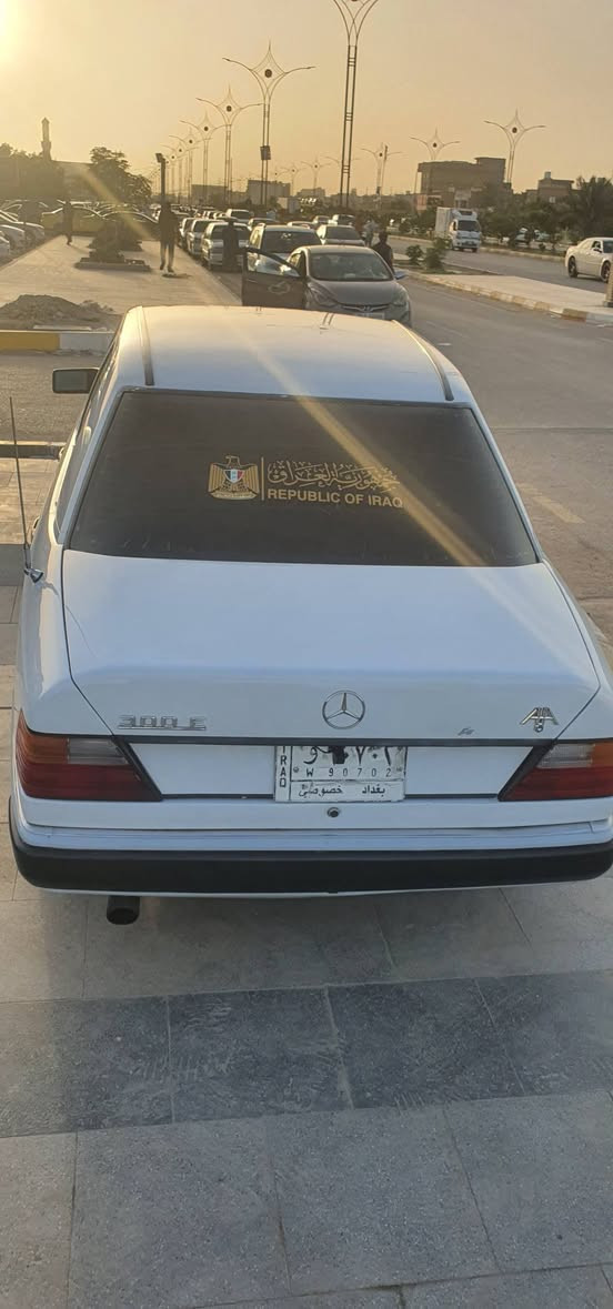السلام عليكم مارسدس دب موديل ١٩٨٨رقم بغداد مشروع وطني راعيه بل ناصريه تحويل سياره جديده حلوه لا دبل ولا قاعده كير مكينه تبريد حديدية طخم تاير مسجل سماعات كهربائية كله شغاله السياره جديده صبغ عام جماليه العنوان ذي قار سوق الشيوخ السعر السياره ٧٠ بيه مجال مستعجل مستعجل عله بيعه رقم ***********
