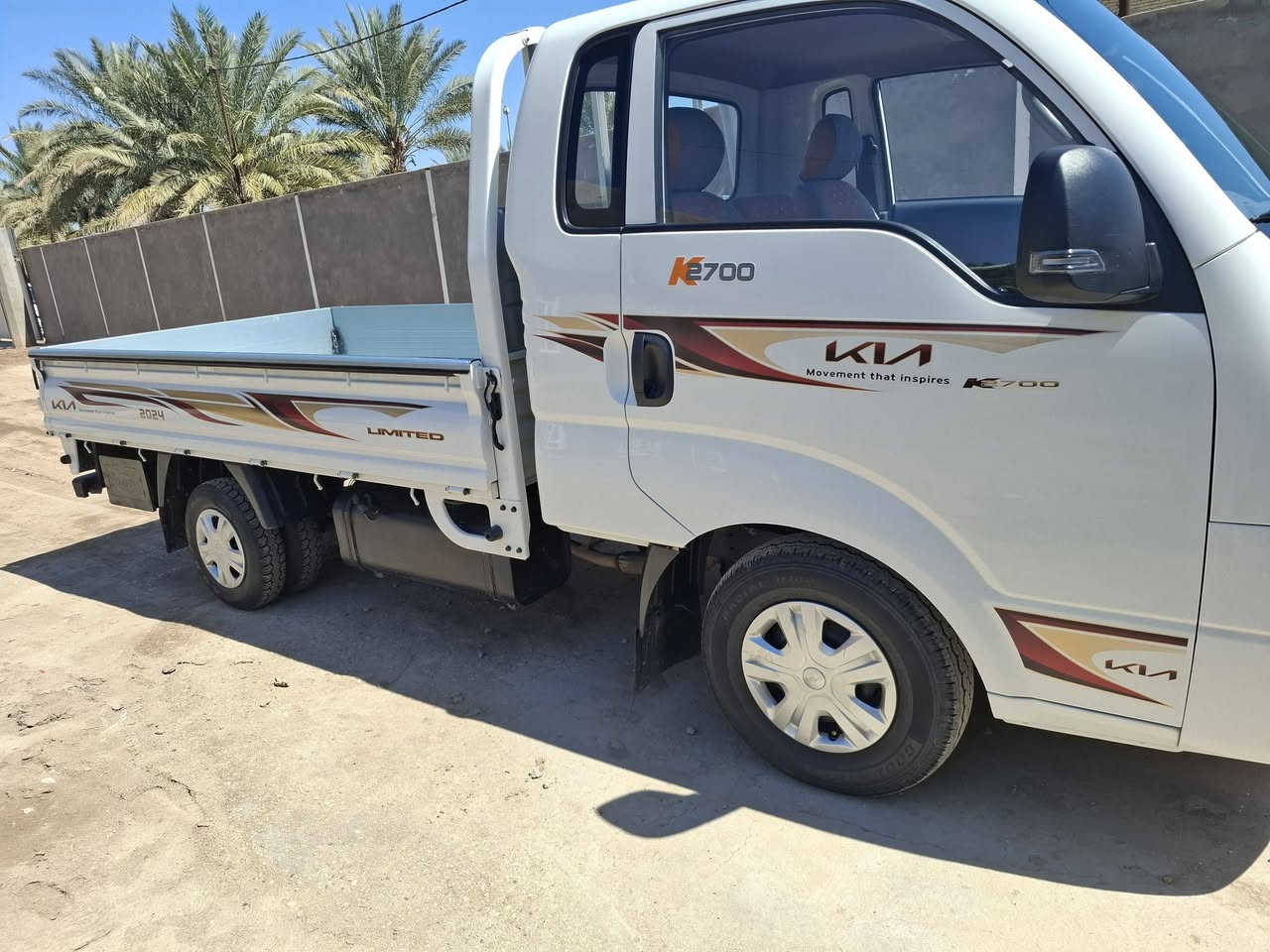 السلام عليكم
كيا 2700 موديل 24 سياره جديده ماشيه 72
رقم بابل بسمي سعر 153 للبيع او مراوس 
استفسار ***********
