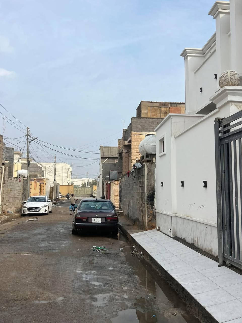 عقار للبيع في الرمادي حي الاجتماعي 
قريب من قطاع الكهرباء على شارع ٦٠ 
سنه البناء ٢٠٢٥ 
الدار تحويل مباشر 
علما ان دار يرهم مراوس بي قطّعه
او دار قديم 
الدار هو طابق ونص
علما ان البناء طابوق الكل 
غرف نوم عدد ٤ 
هول 
استقبال 
مطبخ حار وبارد 
حمامات عدد ٣ 
دار نظام دكتات 
وسبالت على سطح 
ونظام بطاريات ماء عدد ٢

الاستفسار ***********
