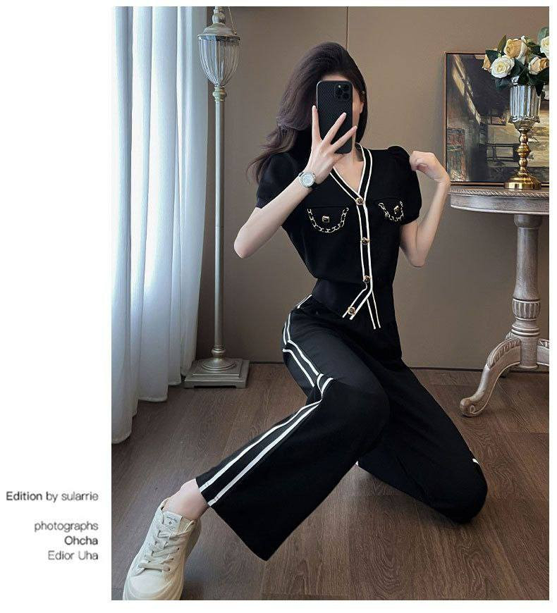 🌿 طقم نسائي صيفي بتصميم كوري بسيط وأنيق
خامة خفيفة ومريحة 
الخامه ليكرا مطاط 
• المقاسات: M / L / XL / XXL
• مناسب لأوزان من 45 إلى 80 كغم
سعر الدرزن 105 ألف فقط


**إذا كنت صاحب هذا الإعلان وتريد حذفه لأي سبب، رجاءا أرسل رسالة إلى الدعم الفني**