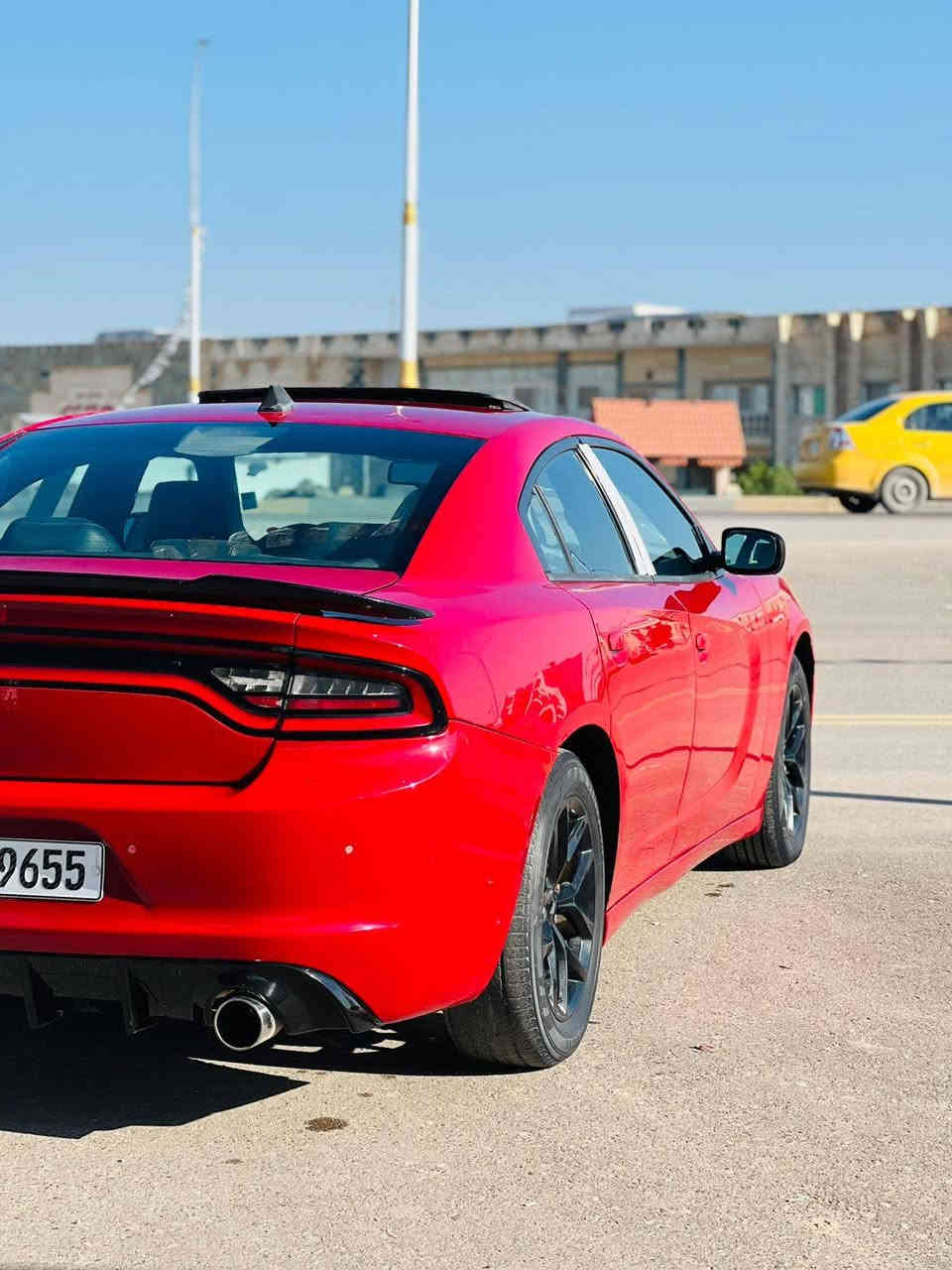 سلام عليكم جارجر 2015 خليجي.
رقم بغداد بسمي.
بيها فقط بابين رشش بدون حادث عكس السايق.
مواصفات خاصه فتحه شفتات تسخين أكواب أكزوزين بلاد.
السياره جاهزه مابيها نقص برغي كلش جديده. 
مكان سماوه حي الجامعه.
 سعرها 200$ بيها مجال
***********
