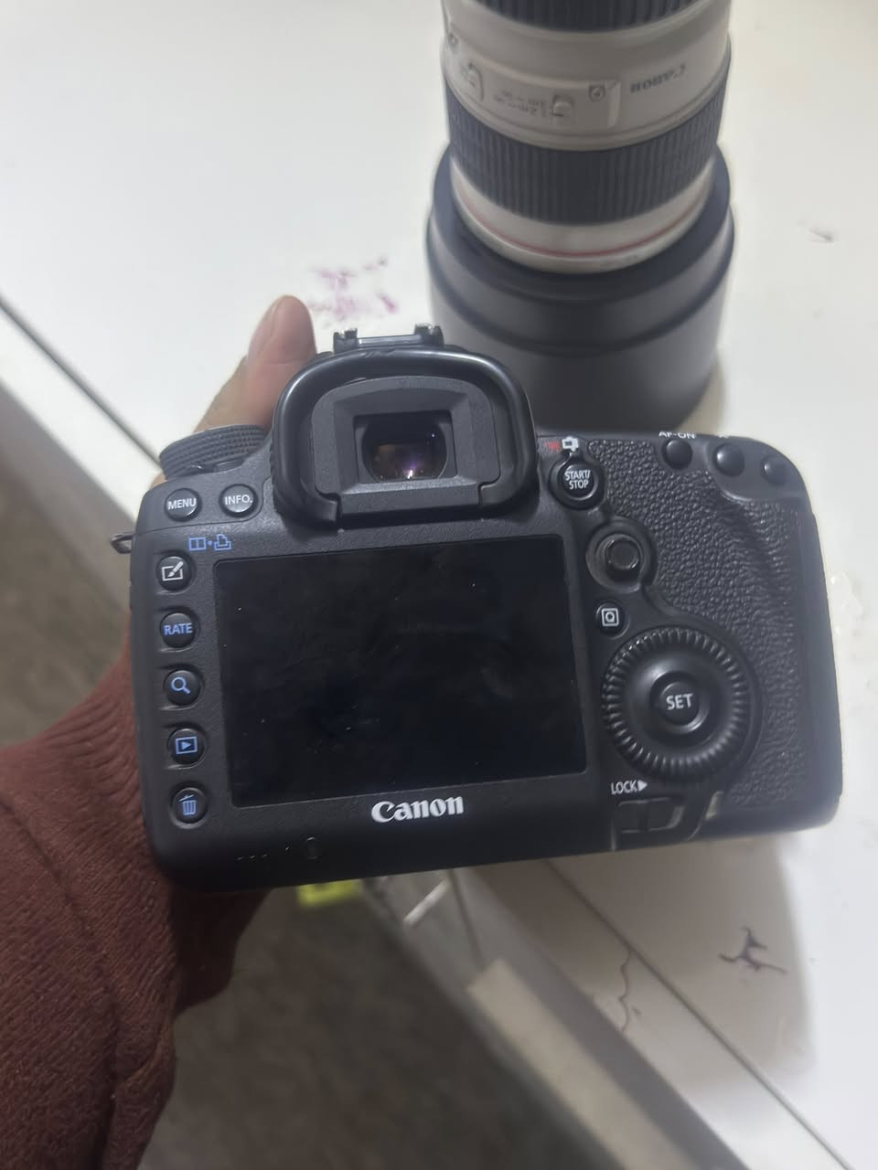 مارك ثريه للبيع مع عدسه
بدي نضافه ٩٩
عدسه ٧٠-٢٠٠
شاحنه 
بطاريه 
السعر مليون ٤٥٠
بابل القاسم ع
***********
