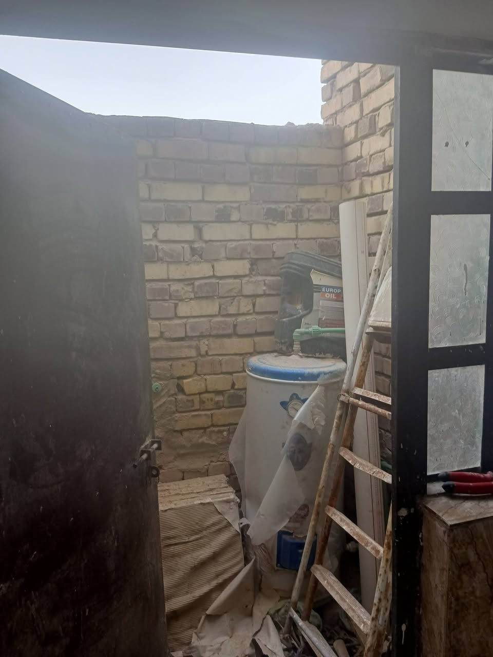 السلام عليكم صاحب البيت بيت للايجار جديد ومرتب بي استقبال + صالة + مطبخ + مكشوفة وصطح بي خزان وكيزر الموقع النجف الاشرف حي نداء شارع 60 قرب جامعه الكفيل كفى اسواق الغرابي متوفر يمة كافة الخدمات وقريب على الشارع مقدمة شهرين وراها كل شهر بشهرة إجارة 250 للاستفسار *********** موجود وات ساب أو الرقم هاذا اتصال ‏‪***********‬‏
